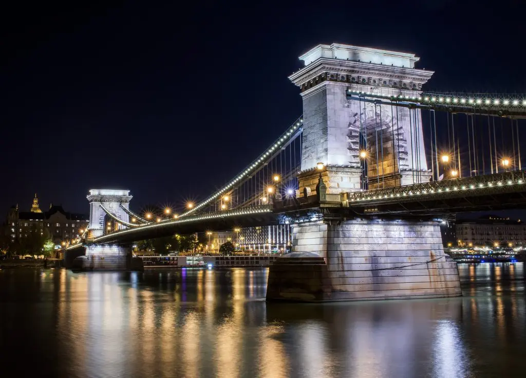 Chain Bridge in Budapest at night illuminated by lights