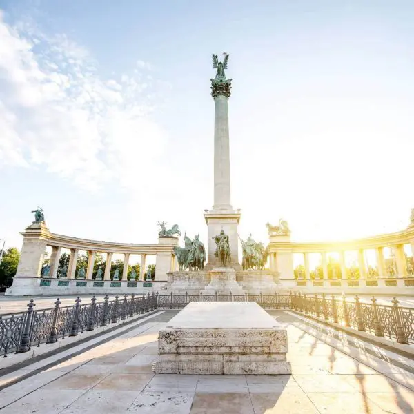 Photo of Heroes’ Square in the summertime