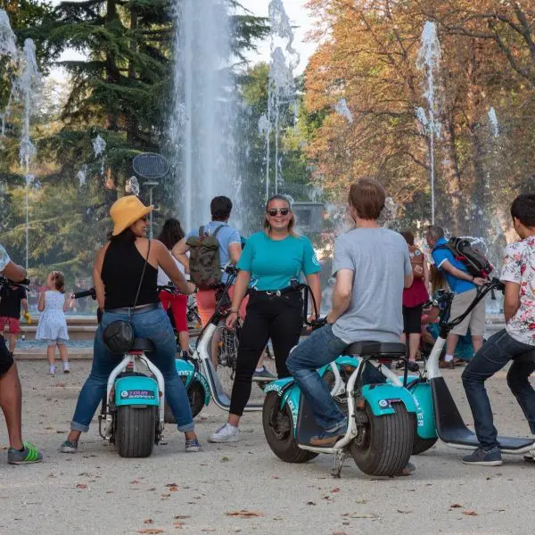 People on e-scooters in front of the Musical Fountain at Margaret Island