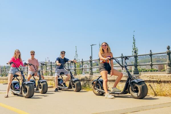 A group of youngsters on the Corso of the Danube